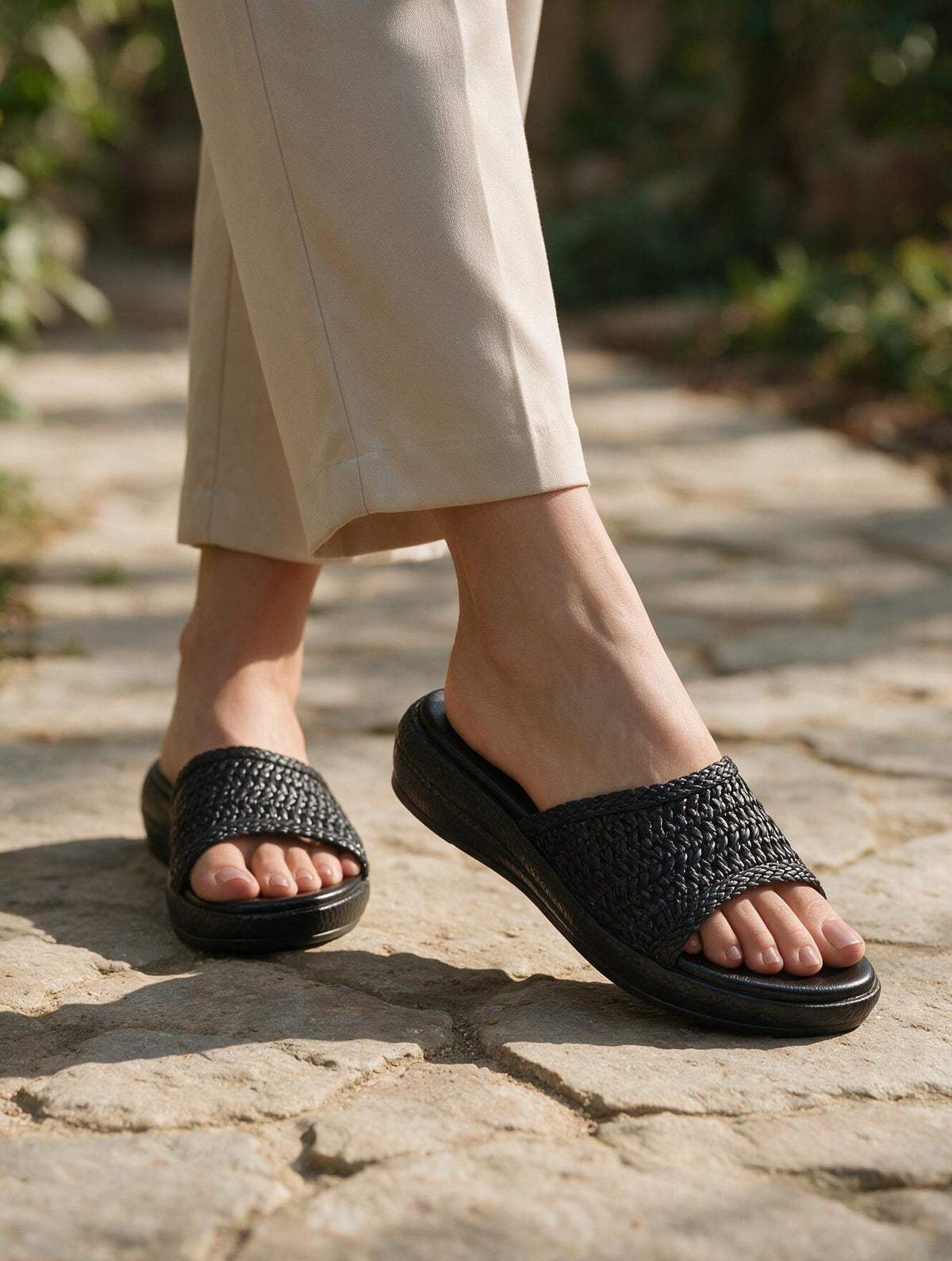 Interlaced Platform Slides