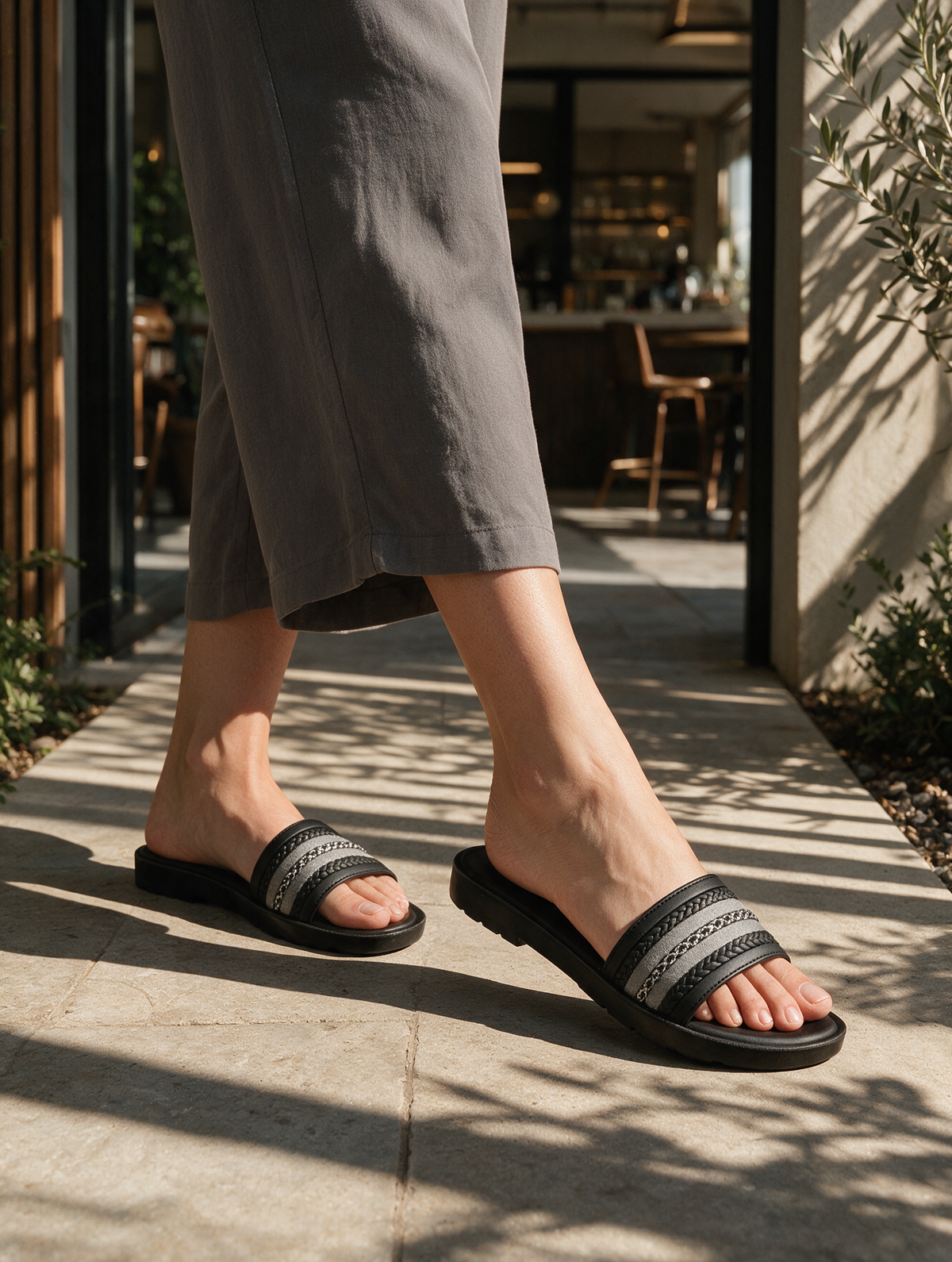 Statement Strap Slides - Black